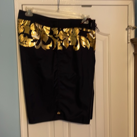 Floral Foil Tie Quiksilver Board Shorts, Size 40 - Picture 10 of 11